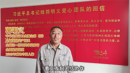 劳模界的大咖也来为职工足球邀请赛呐喊助威啦！